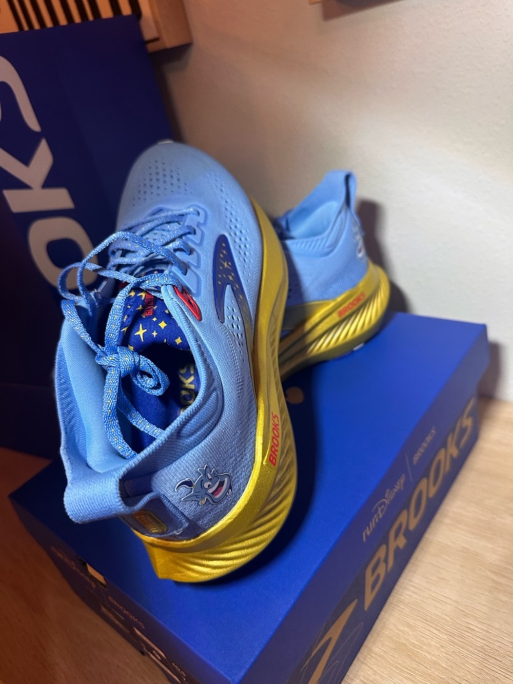 Brooks Glycerin 23 Women's Running Shoes – Sky Blue & Metallic Gold - Picture 2 of 5